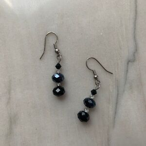 1984 Elegant Black and Silver Dangle Earrings